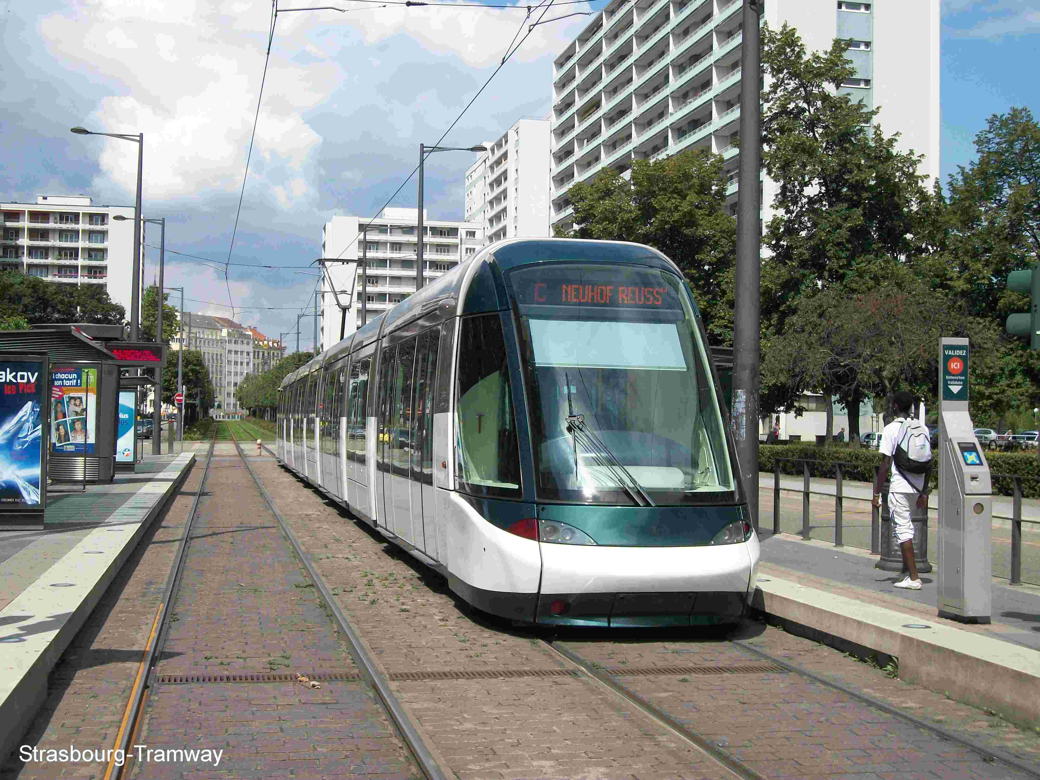 Citadis n° 2034 de la ligne C en attente de épart vers Neuhof Rodolphe Reuss.